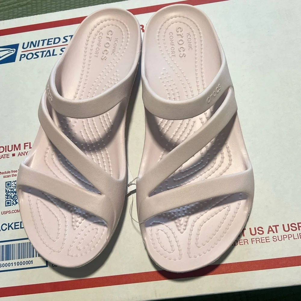 Crocs Kadee II Sandals  NWT Barely Pink  Size 7 - Picture 3 of 6